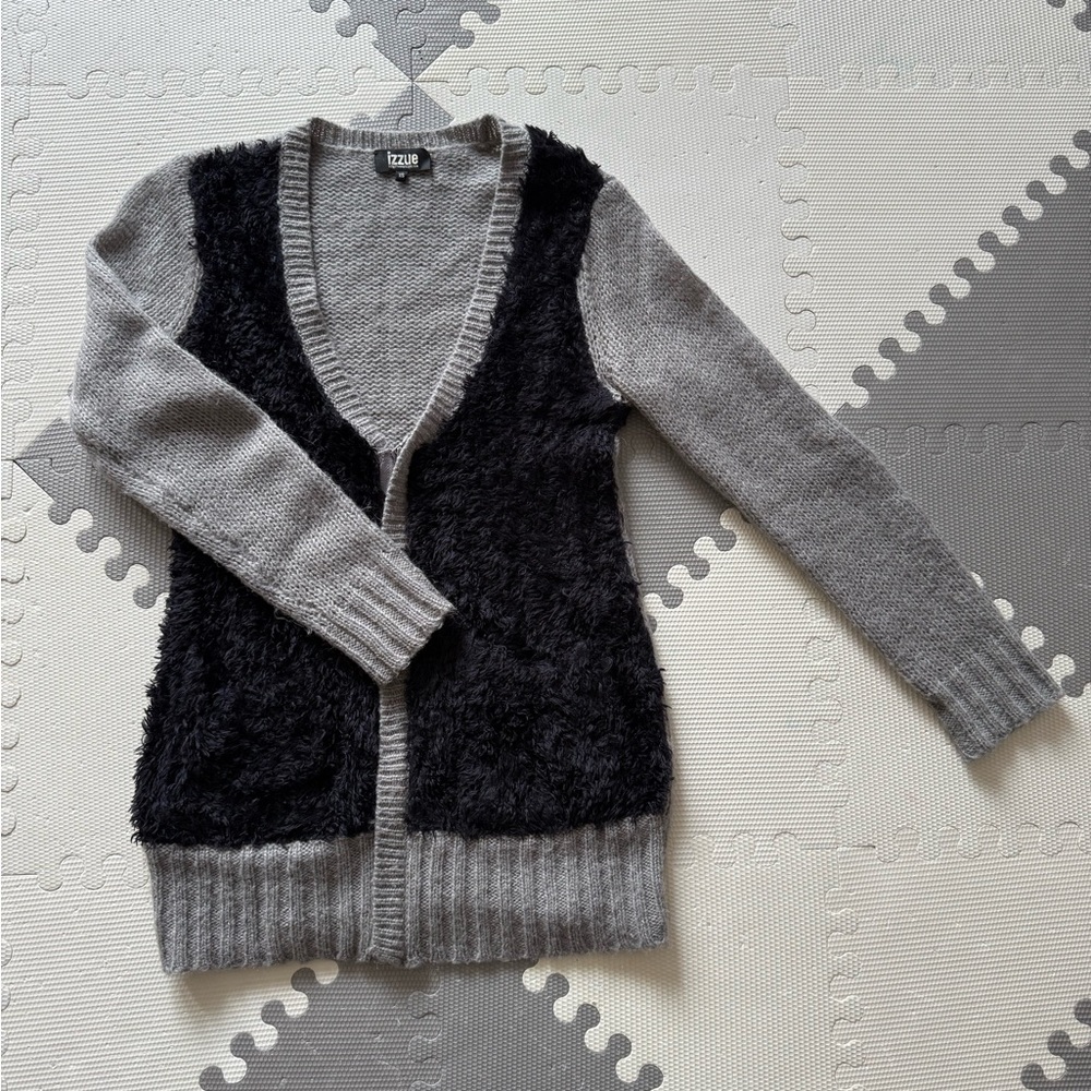 Izzue Cozy Gray and Black Cardigan